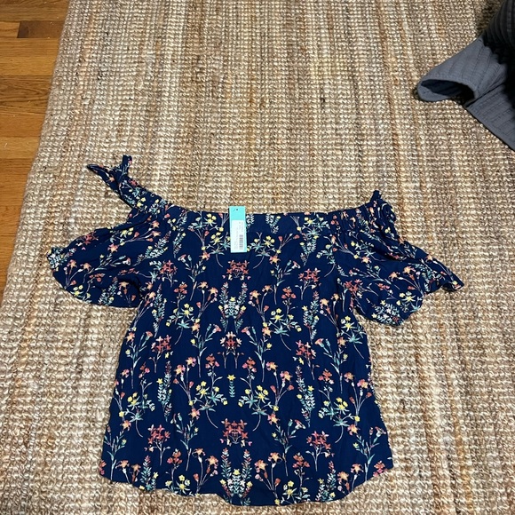 Stitch fix size medium off the shoulder top - Picture 6 of 6